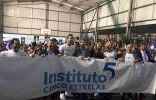 Goleiro Fbio e dirigentes do Cruzeiro prestigiam lanamento de projeto beneficente para crianas do Aglomerado da Serra, em Belo Horizonte (Matheus Muratori/Superesportes)