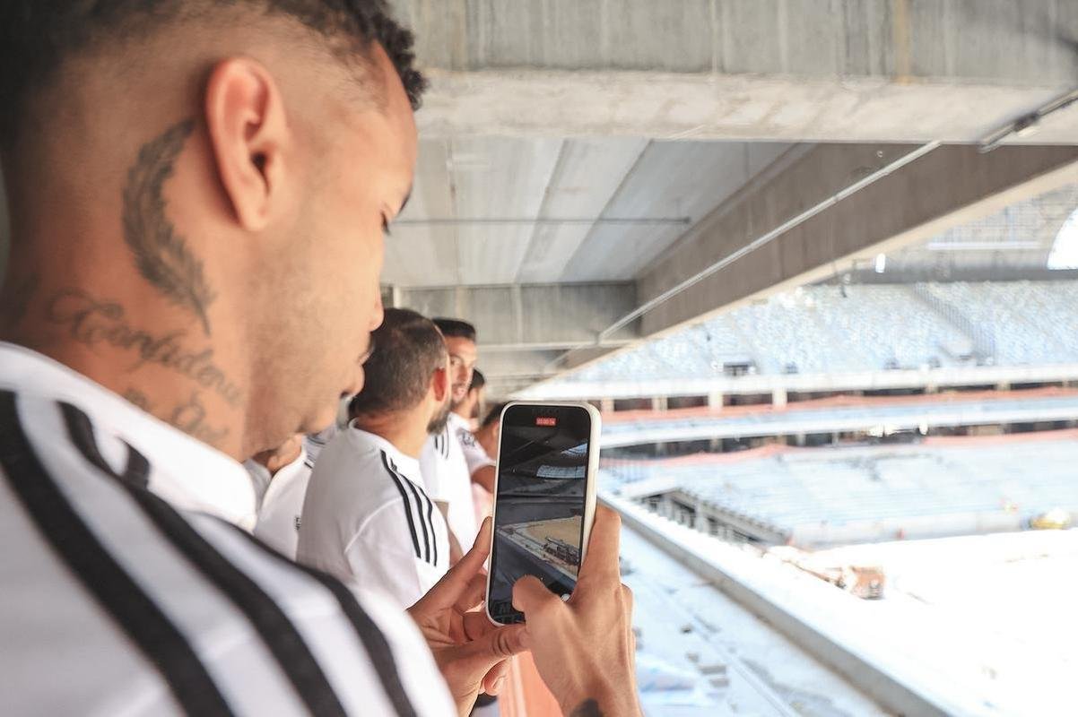 Na manh deste sbado (24/9), jogadores, comisso tcnica e diretoria do Atltico visitaram as obras da Arena MRV, futura casa do Galo.