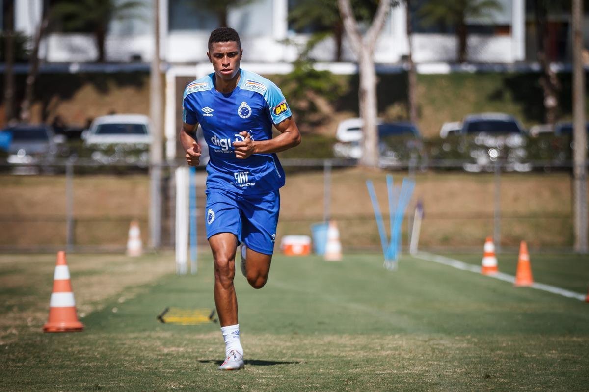 Cruzeiro se prepara para a partida contra o So Paulo, no domingo, s 16h, no Morumbi