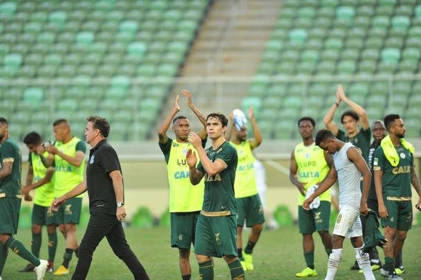 Jogadores do Amrica comemoraram muito a vitria deste domingo sobre o Santos