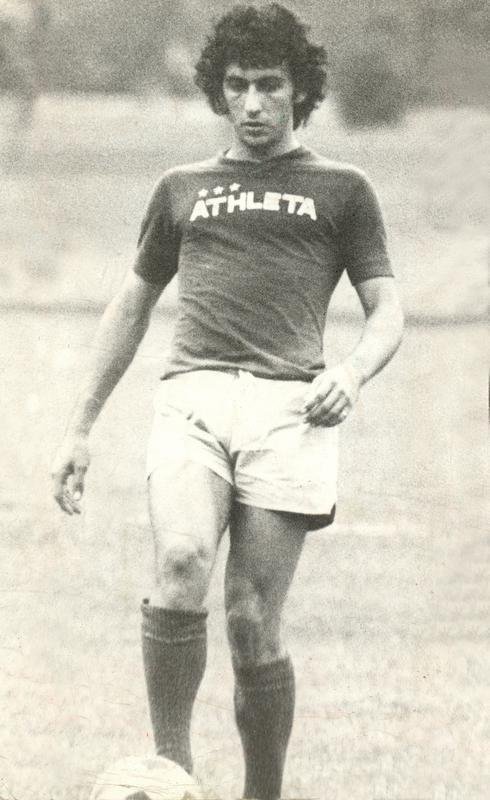 13- Nelinho - 105 gols em 411 jogos (1973 a 1982)
