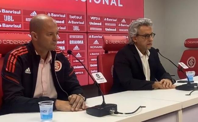 William Thomas sendo apresentado como diretor de futebol do Internacional