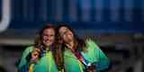 Martine Grael e Kahena Kunze conquistaram a medalha de ouro na classe 49er FX da vela feminina