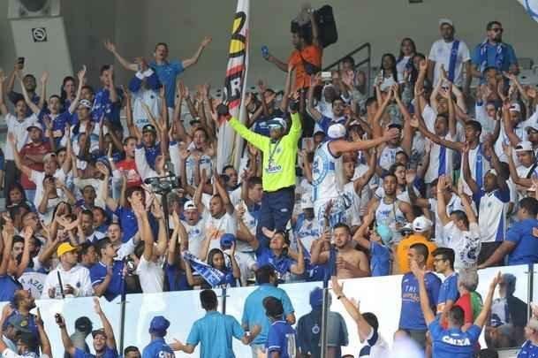 Torcida do Cruzeiro compareceu em bom nmero ao Mineiro para partida contra o Vitria pelo Brasileiro