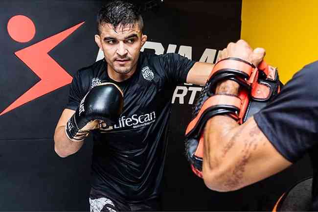 Andr Muniz, o 'Sergipano' de Montes Claros, treina forte para desafio contra Ronaldo Jacar no UFC