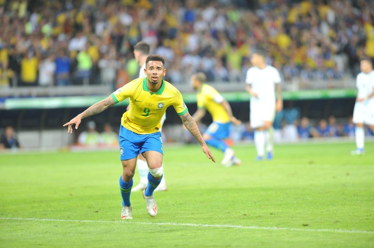 Fotos da vitria do Brasil sobre a Argentina, por 2 a 0, no Mineiro, pela semifinal da Copa Amrica; Gabriel Jesus e Firmino marcaram os gols da seleo em BH