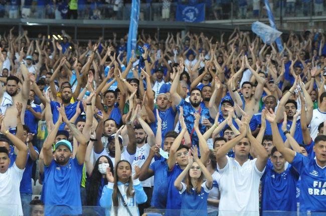 Fotos da festa do Cruzeiro no Mineiro na partida contra o Brusque pela Srie B