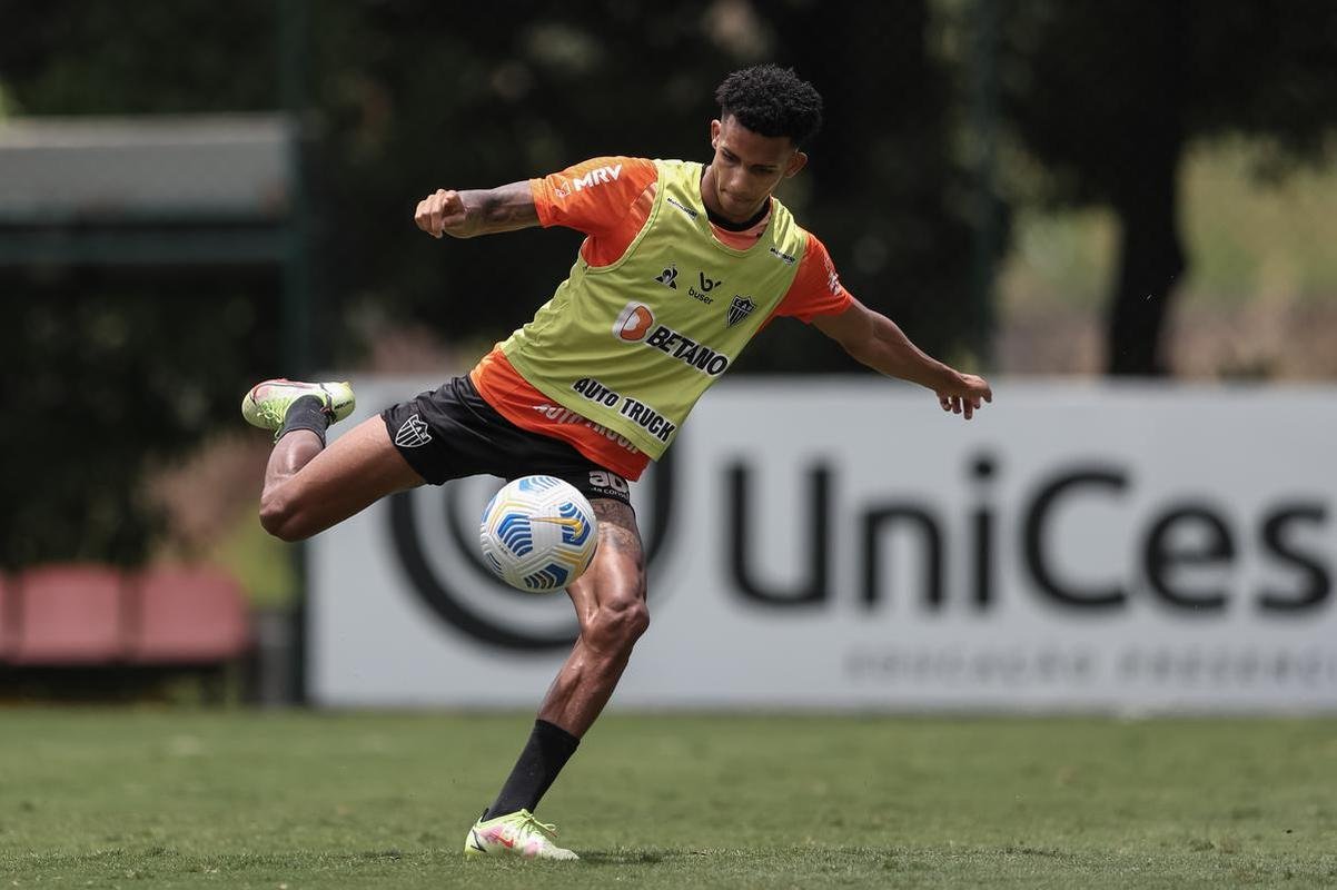 Elenco atleticano encerrou a preparao para enfrentar o Atltico-GO fora de casa 