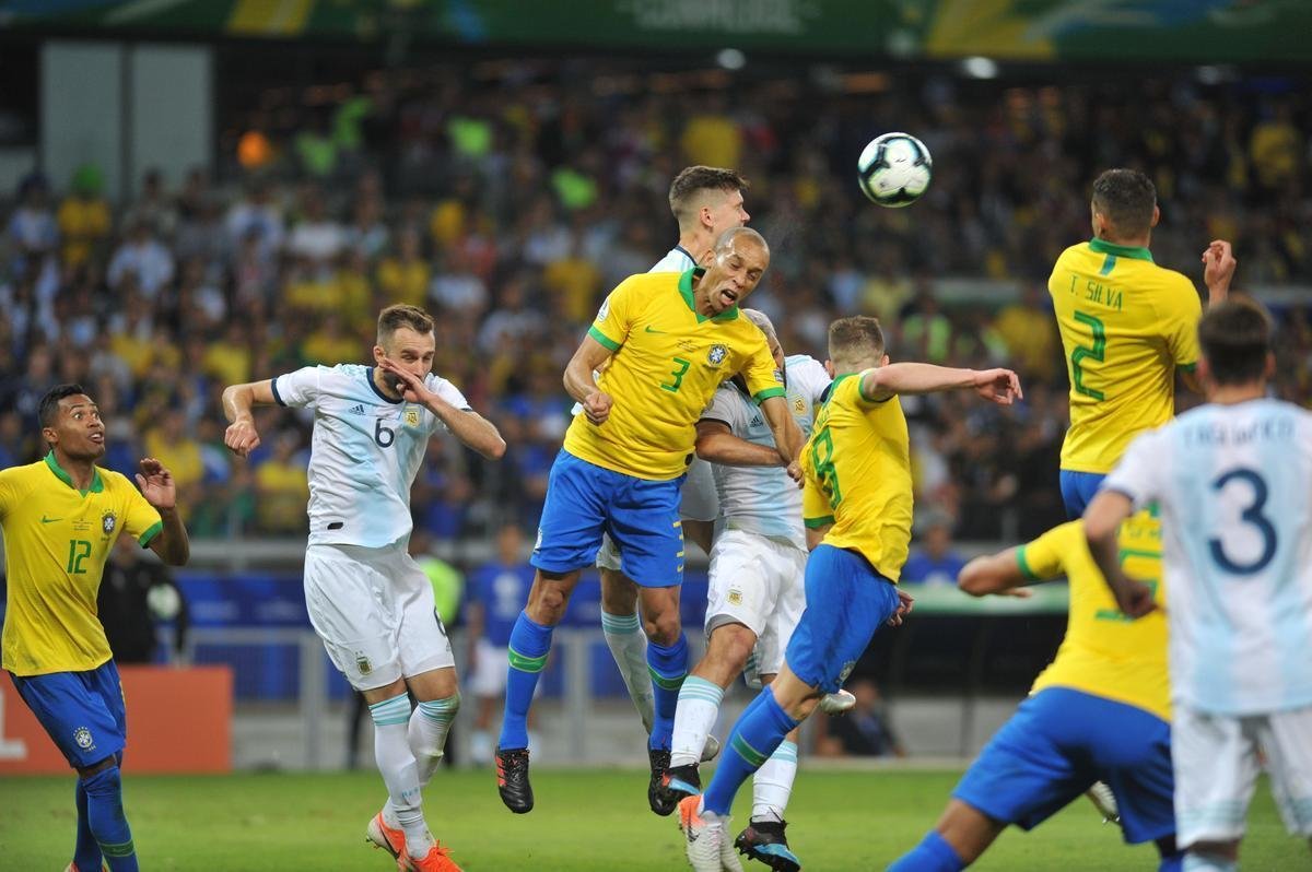 Fotos da vitria do Brasil sobre a Argentina, por 2 a 0, no Mineiro, pela semifinal da Copa Amrica; Gabriel Jesus e Firmino marcaram os gols da seleo em BH