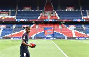 Imagens da apresentao de Neymar como grande reforo do Paris Saint-Germain