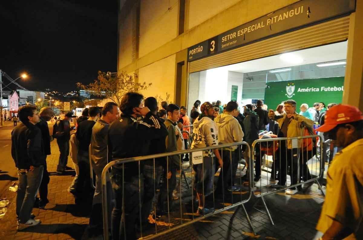 Aproveitando a boa fase do time em campo, torcedores americanos curtem pr-jogo em bares do Horto