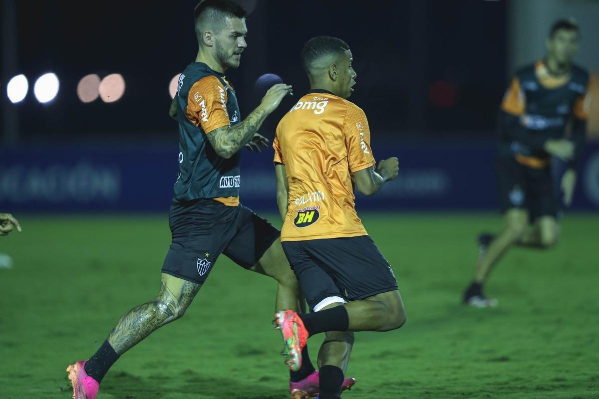 Tcnico Cuca comandou atividade do Atltico no CT da Conmebol no Paraguai 