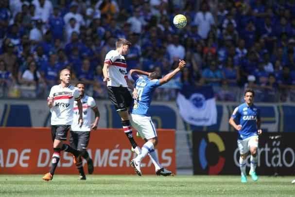 Imagens de Cruzeiro x Santa Cruz, pela 22 rodada do Brasileiro, no Mineiro