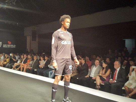 Nova coleção de uniformes do Atlético para 2016, fornecida pela empresa canadense Dryworld