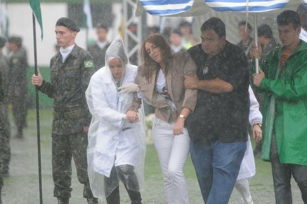 Chegada dos corpos  Arena emocionou a todos. Foi o reencontro dos heris com suas famlias
