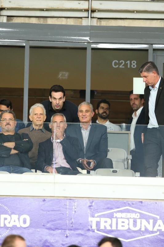 Carlos Alberto Silva assistiu ao jogo entre Cruzeiro e Atltico-PR, no Mineiro, ao lado do tcnico da Seleo Brasileira, Tite, em 2016