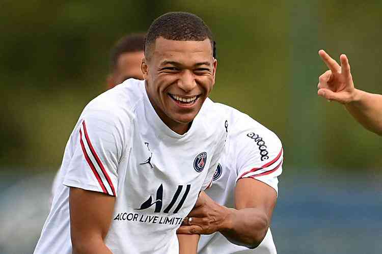 Jogadores franceses podem convencer Kylian Mbappé a fechar com o Real  Madrid, diz site