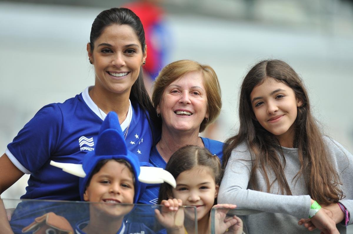 Mames tomam conta das arquibancadas do Mineiro para o duelo entre Cruzeiro e Sport