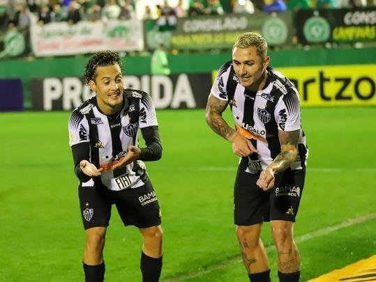 Atlético venceu a Chapecoense de virada por 2 a 1