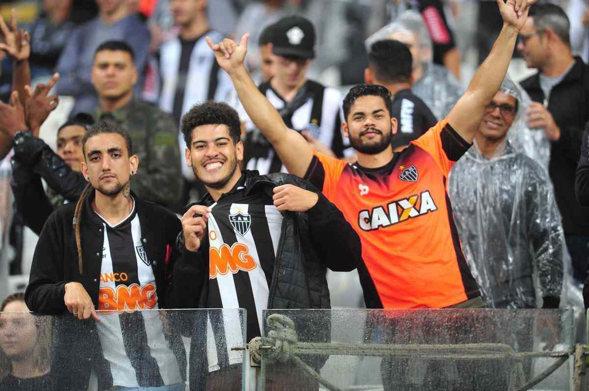 Fotos das torcidas de Atltico e Coln, no Mineiro, na semifinal da Copa Sul-Americana