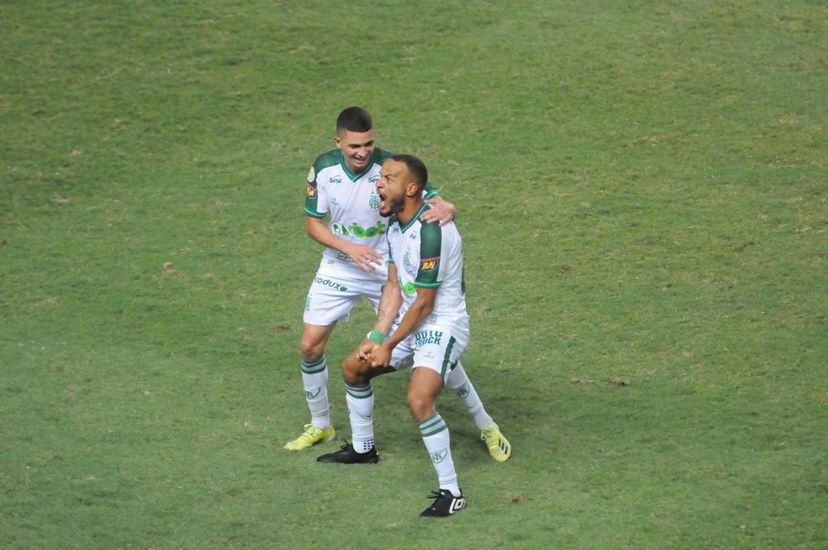 Na etapa final, Amrica desperdiou pnalti cobrado por Felipe Azevedo, mas conseguiu o empate em golao de Patric
