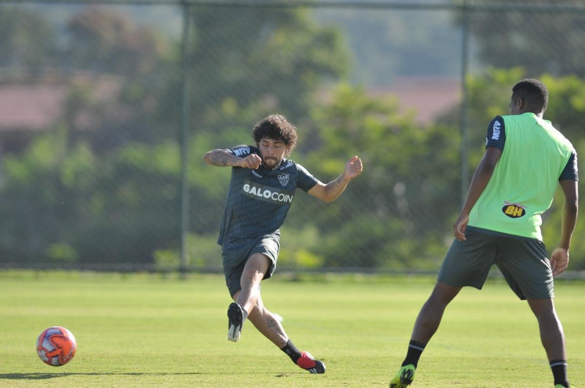 Veja fotos do treino do Atltico
