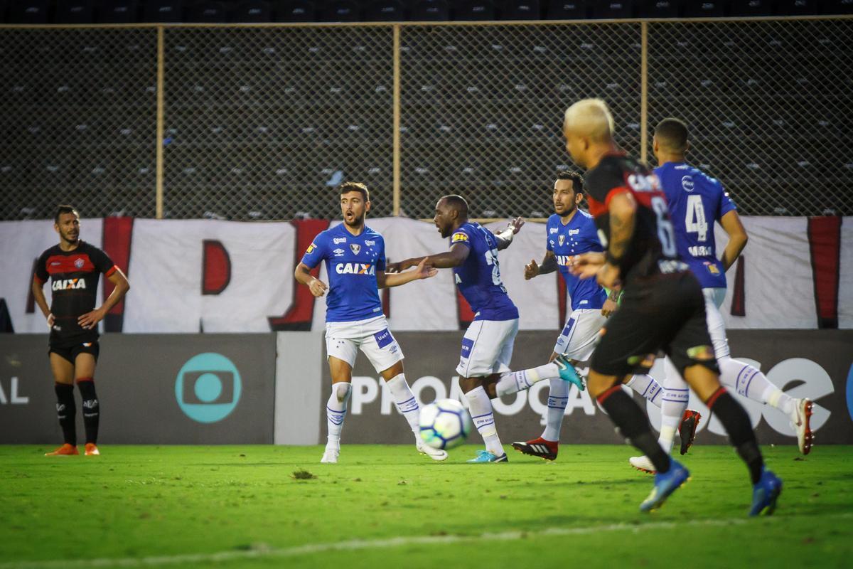 Cruzeiro empatou com Vitória no Barradão, em Salvador, por 1 a 1, pela 17ª rodada do Brasileiro