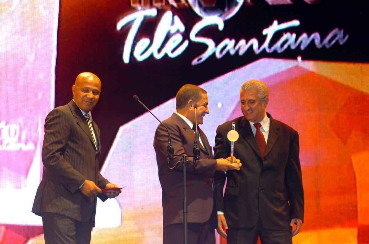 24/01/2011. Os ex jogadores de futebol: Luizinho e Palhinha e o diretor de futebol do Atltico, Paulo Maluf. - Cerimnia da 10 Edio do Trofu Tele Santana, no Palcio das Artes