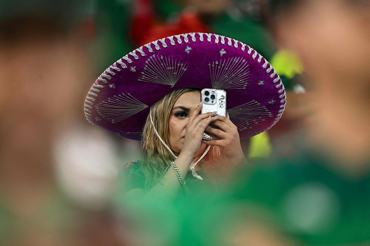 Imagens da torcida no jogo entre Mxico e Polnia pelo Grupo C da Copa do Mundo.