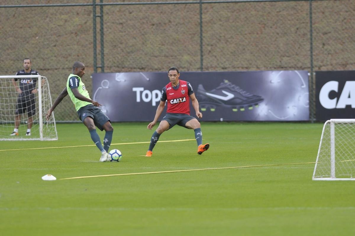 Yimmi Char, David Terans e Denlson participaram do treino em campo pela primeira vez