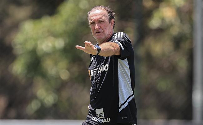 Cuca escalou Atltico com novidades