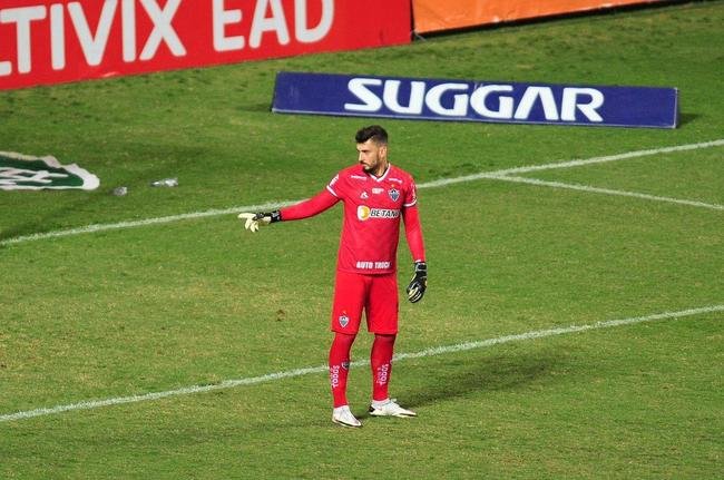 Rafael - Foi pouco exigido, mas fez boa defesa em finalizao perigosa no segundo tempo. Ainda mostrou qualidade com os ps em lanamento perfeito para Marrony, que desperdiou a chance de marcar. Seria a primeira assistncia dele pelo Galo. No fim, sofreu uma leso preocupante no ombro.