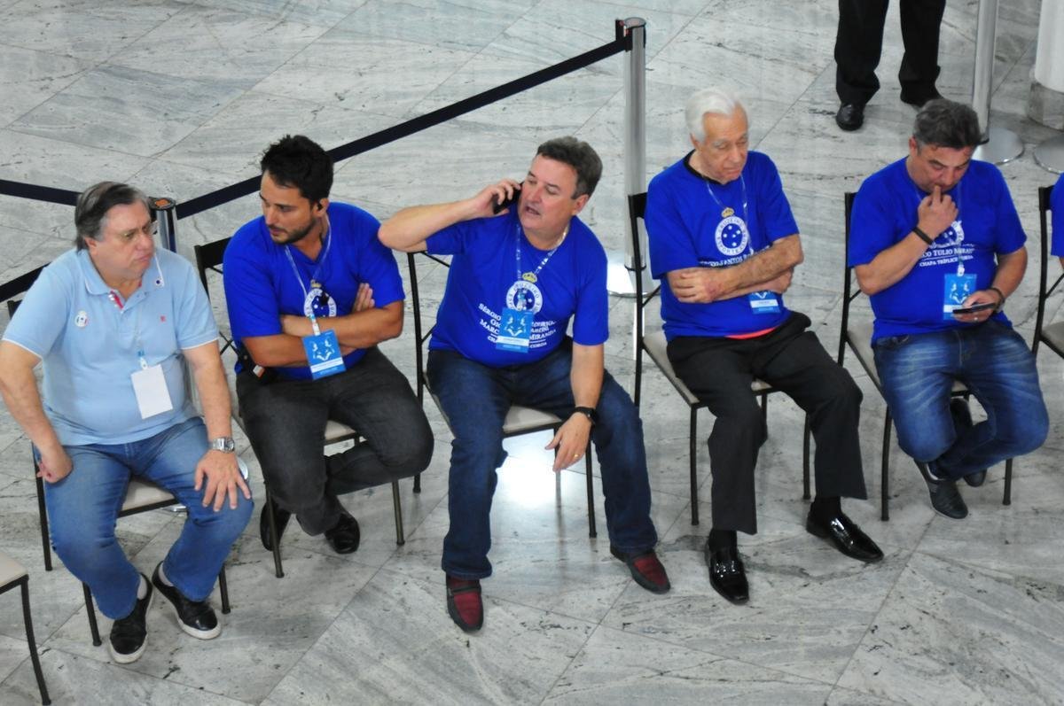 Wagner Pires de S venceu eleio com 235 votos e  o novo presidente do Cruzeiro. Ele comendar o clube no trinio 2018, 2019 e 2020. Srgio Santos Rodrigues, apoiado por Zez Perrella, ficou com 200 votos no pleito.