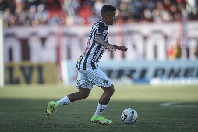 Fotos do jogo entre Pouso Alegre e Atltico, pelo Mineiro