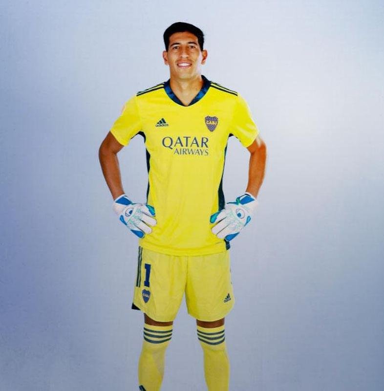 Estebn Andrada - Clube deseja vender pelo menos um goleiro. Andrada pode ser negociado