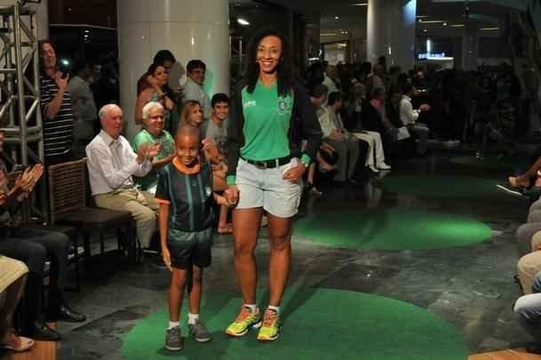 Amrica apresentou coleo de uniformes 2016, desenhados pelo estilista Ronaldo Fraga e produzidos pela Lupo