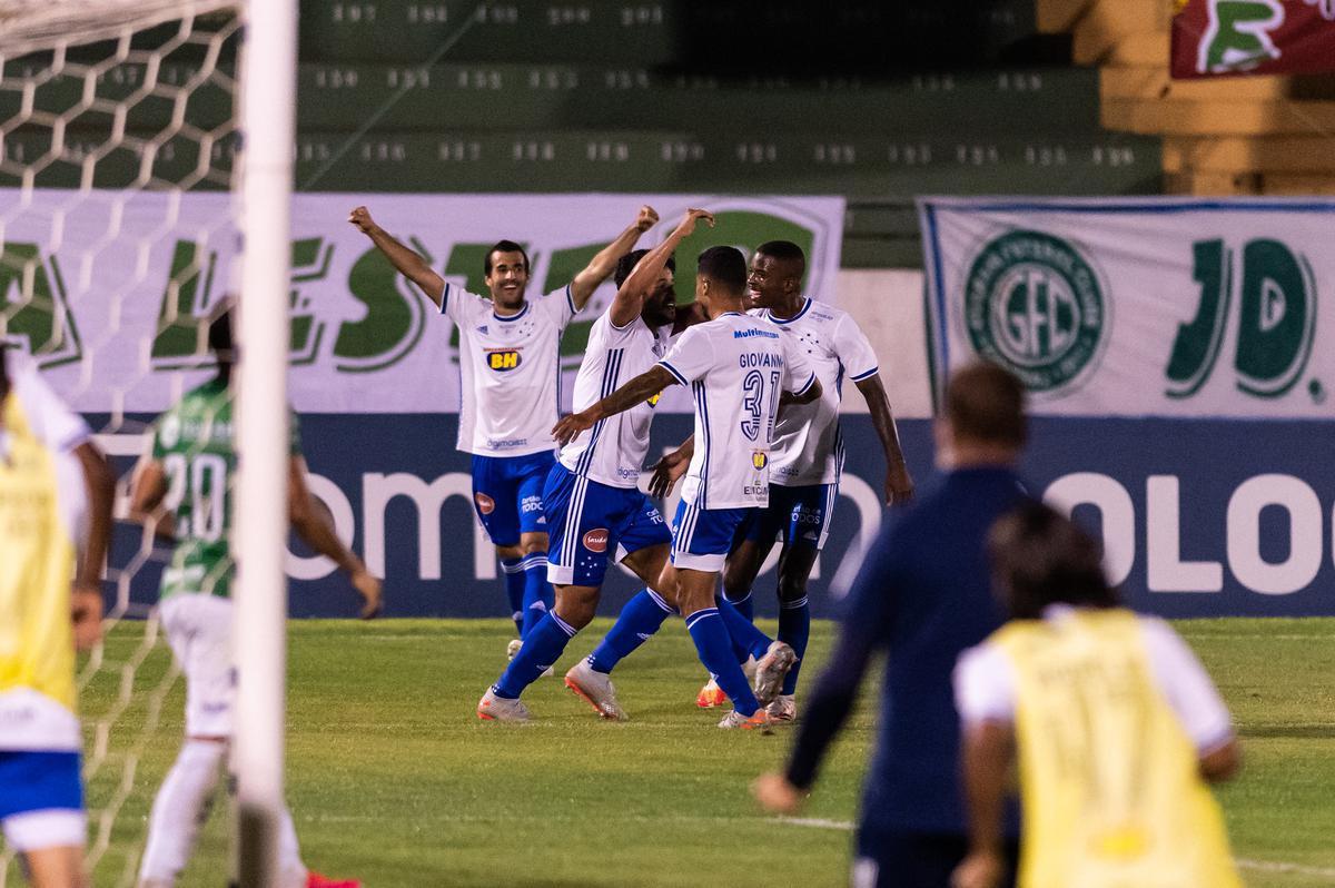 Leo fechou a vitória do Cruzeiro sobre o Guarani por 3 a 2 em Campinas