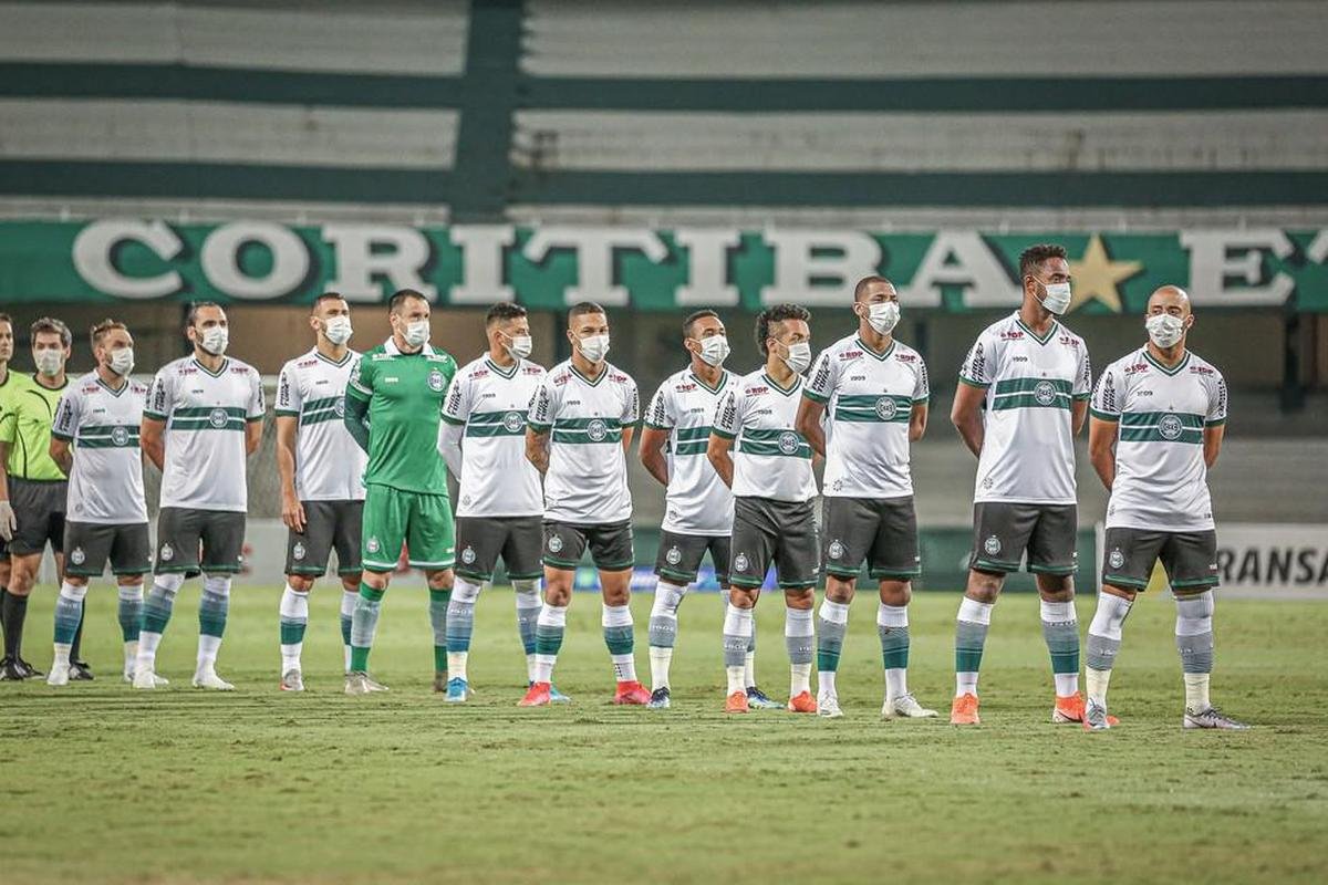 Coritiba - 9 colocado do Campeonato Paranaense (11 jogos, 4 vitrias, 2 empates e 5 derrotas - 42,42% de aproveitamento)