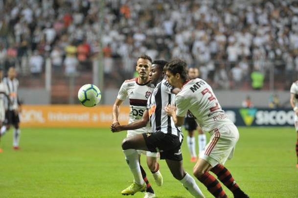 Galo derrotou Flamengo por 2 a 1 e assumiu provisoriamente a segunda posio no Brasileiro