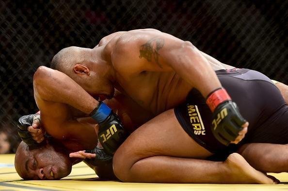 Fotos da derrota de Anderson Silva para Daniel Cormier no UFC 200
