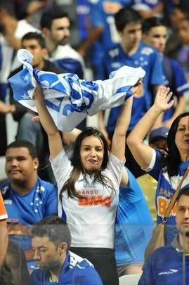 Chegada das torcidas de Cruzeiro e Grmio ao Mineiro para a semifinal da Copa do Brasil