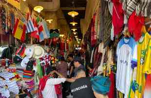 Torcidas da Copa do Mundo de 2022 tm se encontrado no Souq Waqif, tradicional mercado em Doha, no Catar.