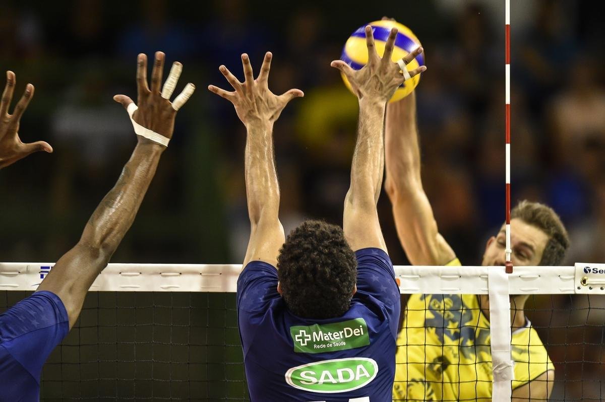 Cruzeiro e UPCN Bolvar Voley fizeram a final do Campeonato Sul-Americano de Clubes de Vlei, no Ginsio do Riacho, em Contagem