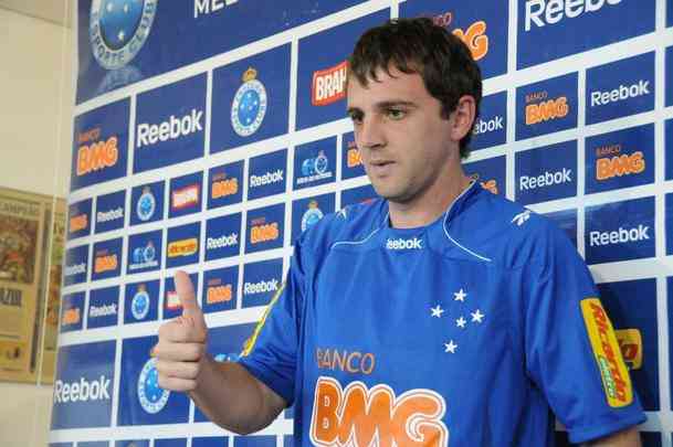 Montillo foi apresentado oficialmente pelo Cruzeiro em agosto de 2010