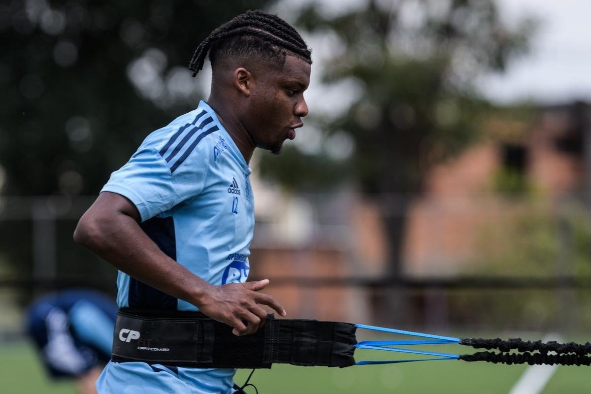 Lincoln, atacante (devolvido ao Vissel Kobe, do Japo). Negocia transferncia para o Tokyo Verdy, tambm do Japo