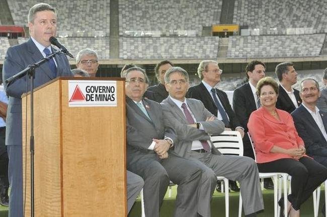 Com presen�a de personalidades, Mineir�o reabre portas
