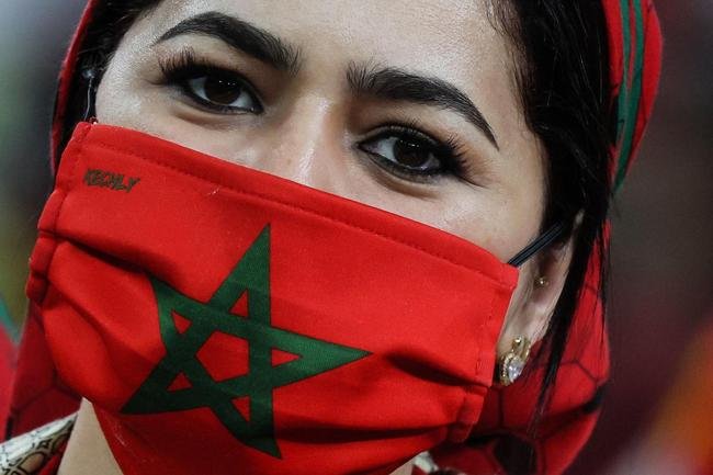 Torcedores de Marrocos e Espanha na deciso no Estdio Cidade da Educao, pelas oitavas de final da Copa do Mundo 