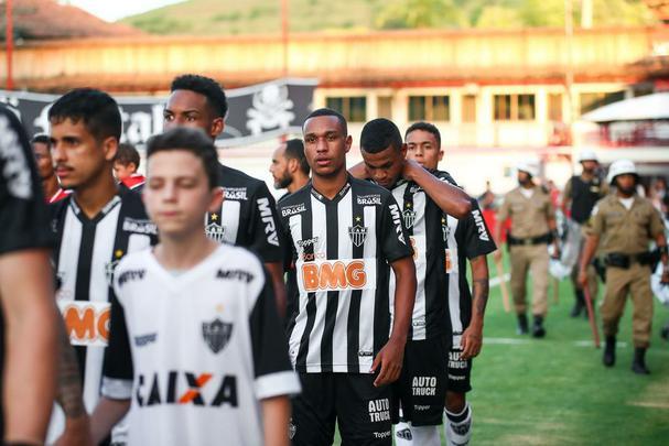 Veja imagens do jogo entre Tombense e Atltico