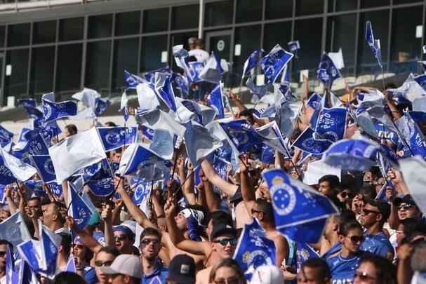 Imagens da torcida do Cruzeiro no clssico contra o Atltico, no Mineiro