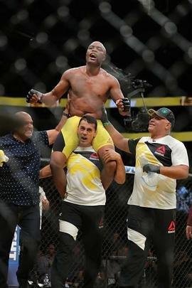 Fotos da derrota de Anderson Silva para Daniel Cormier no UFC 200